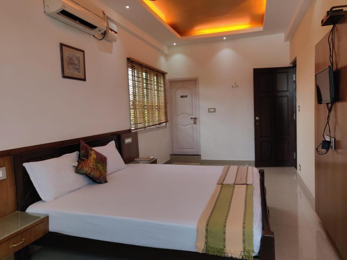 Hotel Mudra Midtown Suites & Rooms Kalasa Exterior photo
