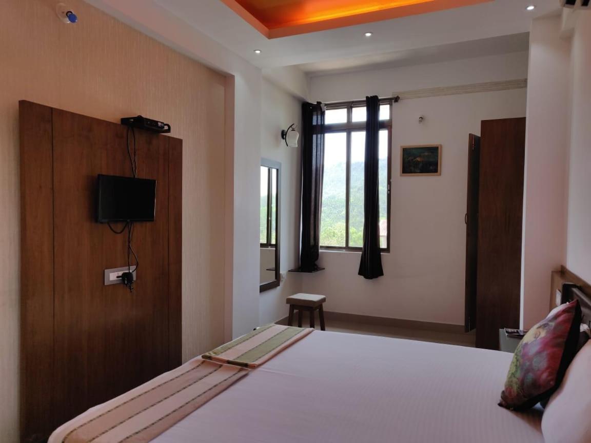 Hotel Mudra Midtown Suites & Rooms Kalasa Exterior photo