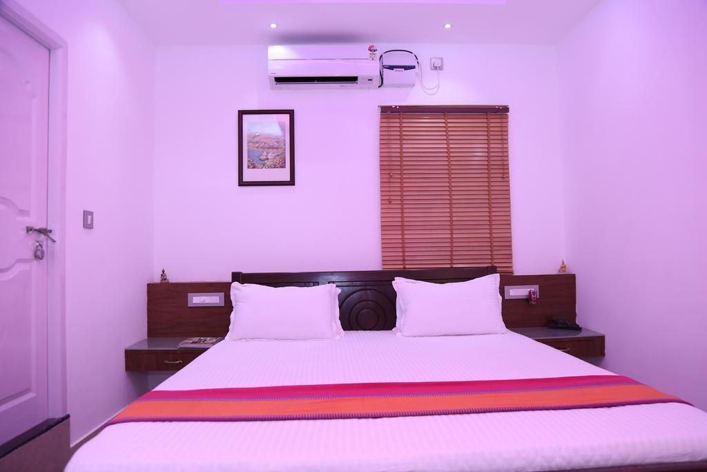 Hotel Mudra Midtown Suites & Rooms Kalasa Exterior photo